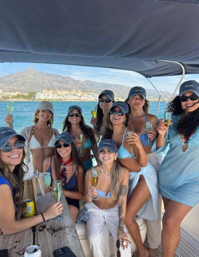 TT Yachts Charter - Grupo de amigas