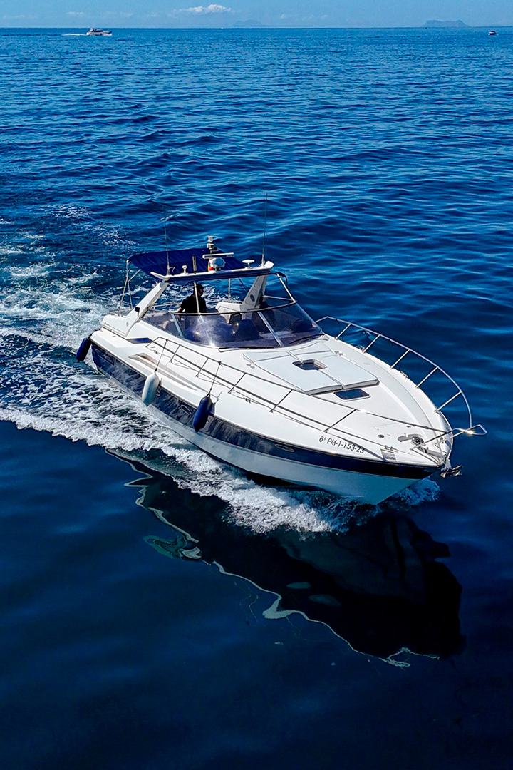 Sunseeker Mustique 42 bow