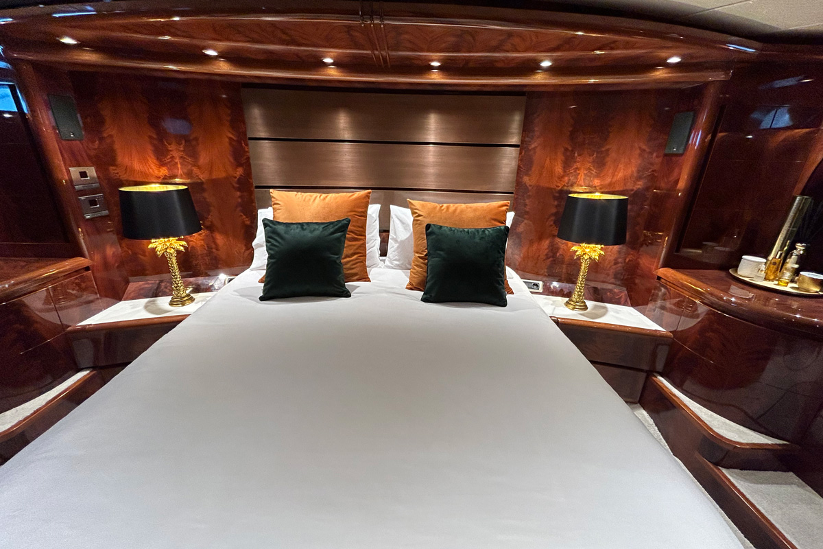 Maiora 26DP master cabin