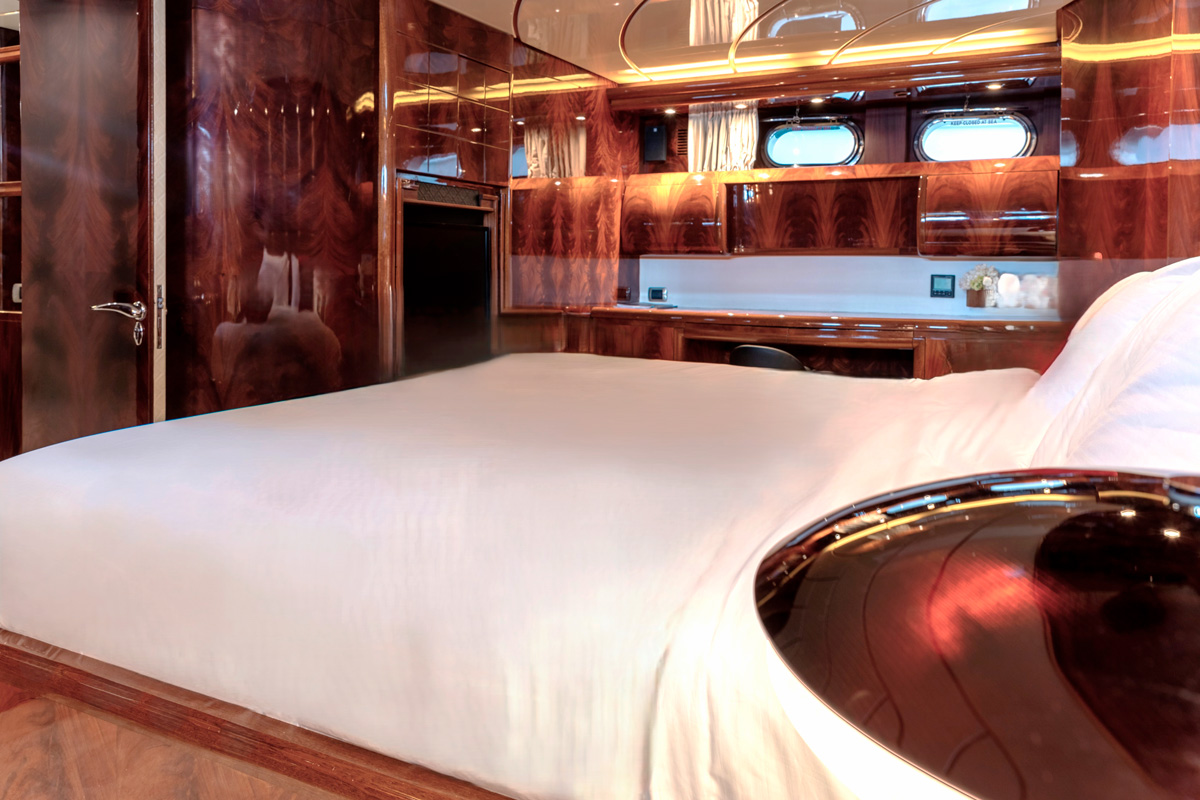 Maiora 26DP guest cabin